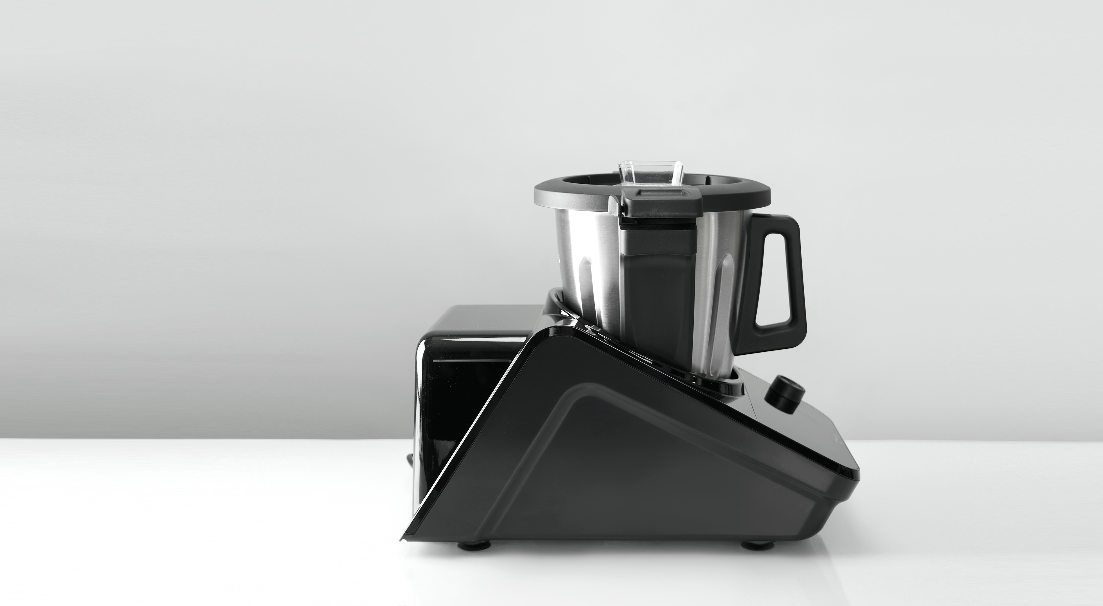 Чёрный кухонный робот miko smartbot c5